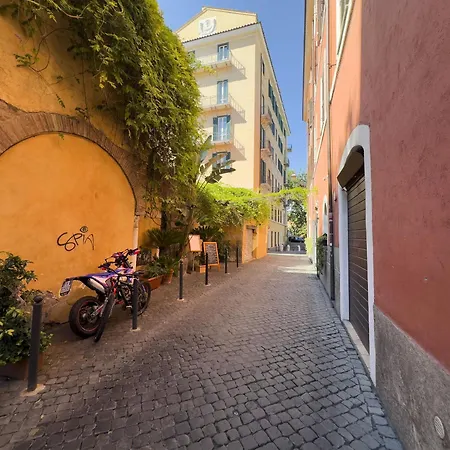 The Scarlet Loft In Trastevere