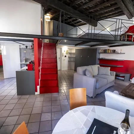 The Scarlet Loft In Trastevere