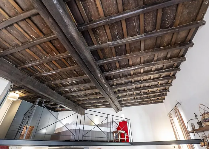 The Scarlet Loft In Trastevere Rom